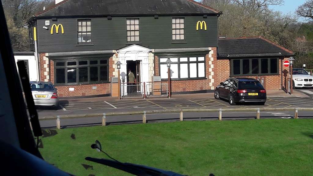 McDonalds Earlswood | 108 Horley Rd, Redhill RH1 5AA, UK | Phone: 01737 779803