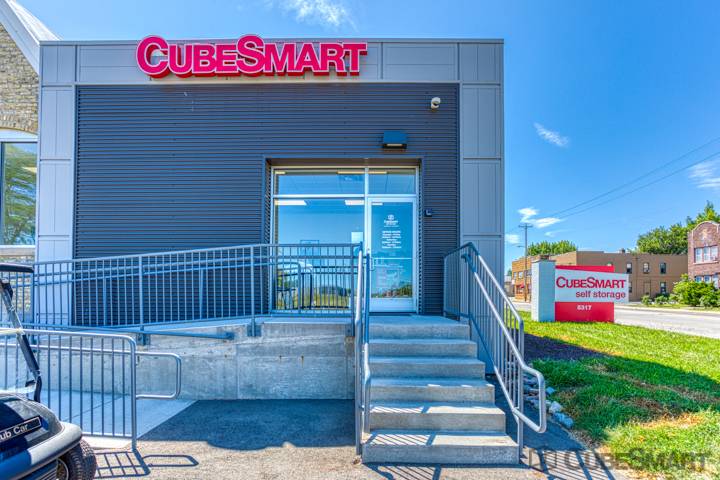 CubeSmart Self Storage | 5317 W Burnham St, West Allis, WI 53219, USA | Phone: (414) 253-7744