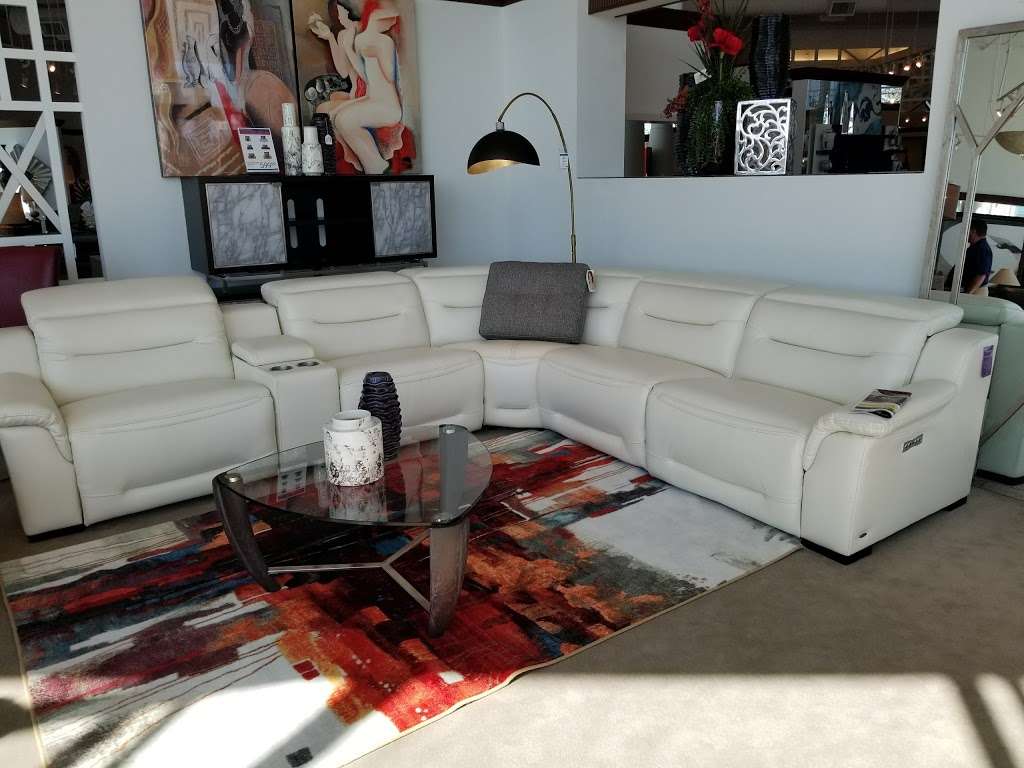 Rooms To Go Furniture Store | 2121 Okeechobee Blvd Suite A, West Palm Beach, FL 33409 | Phone: (561) 616-8335