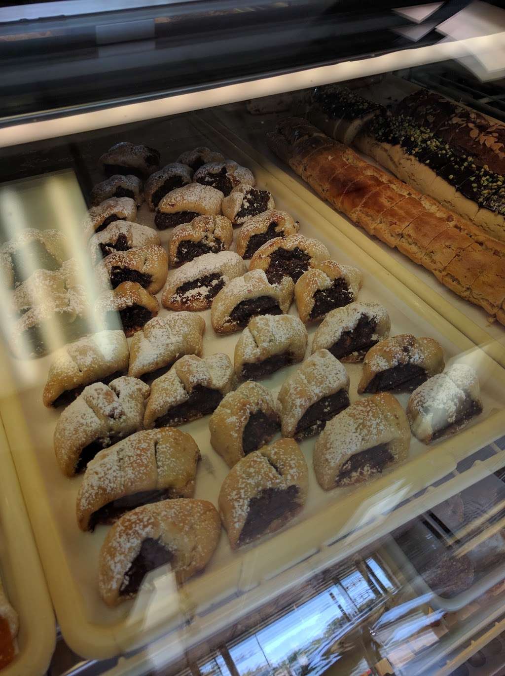 Italian Bakery | 82 E Lake St, Addison, IL 60101, USA | Phone: (630) 530-1605