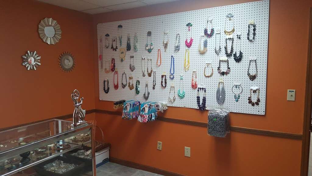 Victorias Corner | 5 Cabarrus Ave W, Concord, NC 28025, USA | Phone: (704) 497-4780