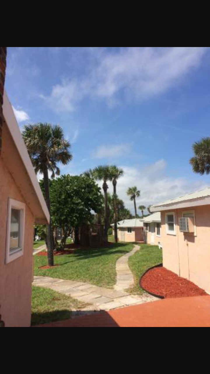 Shoreline All Suites Inn & Cabana Colony Cottages | 2435 S Atlantic Ave, Daytona Beach Shores, FL 32118, USA | Phone: (386) 252-1692