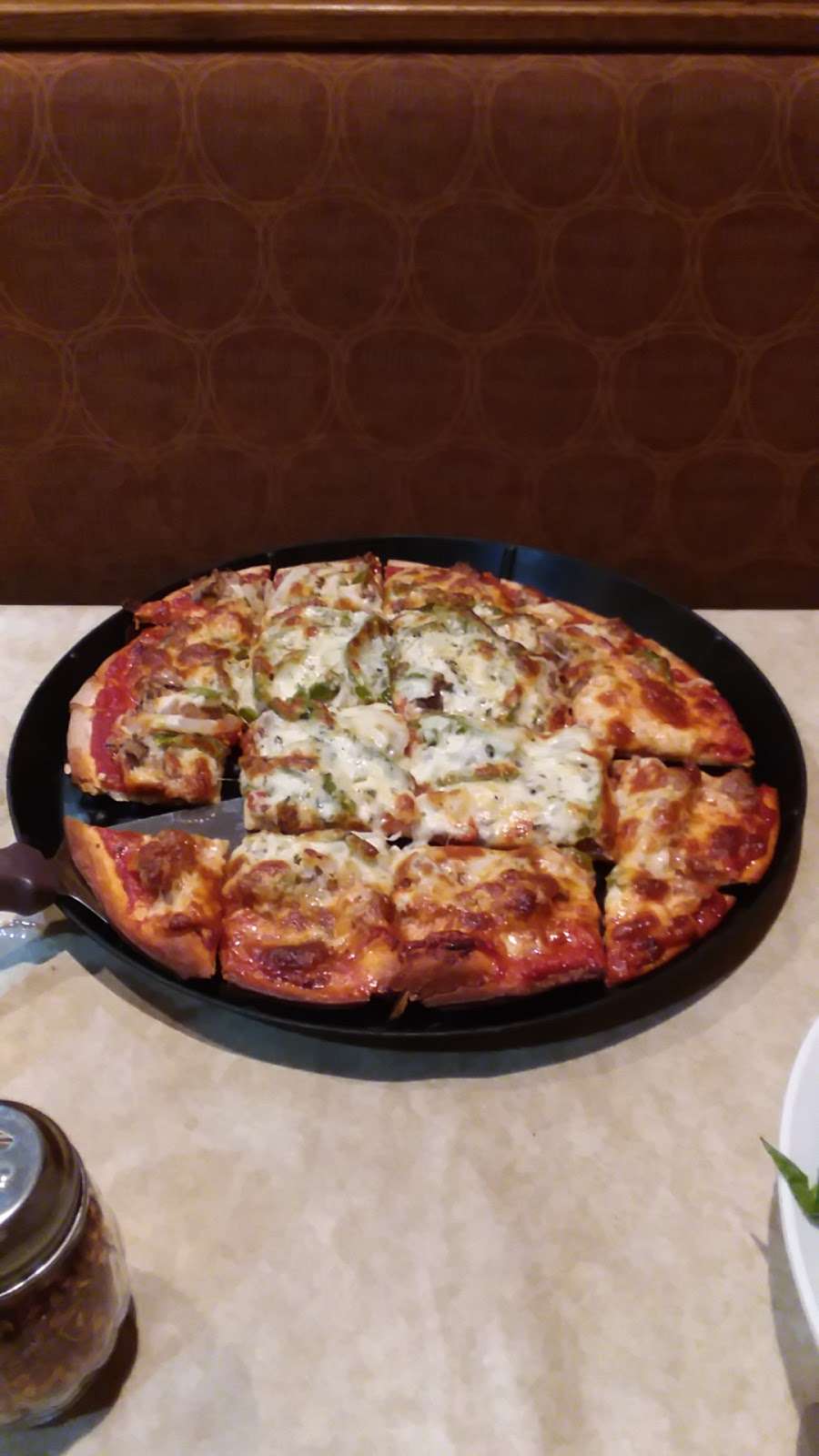 Rosatis Pizza | 1946 Gateway Center Dr, Belvidere, IL 61008, USA | Phone: (815) 544-3121