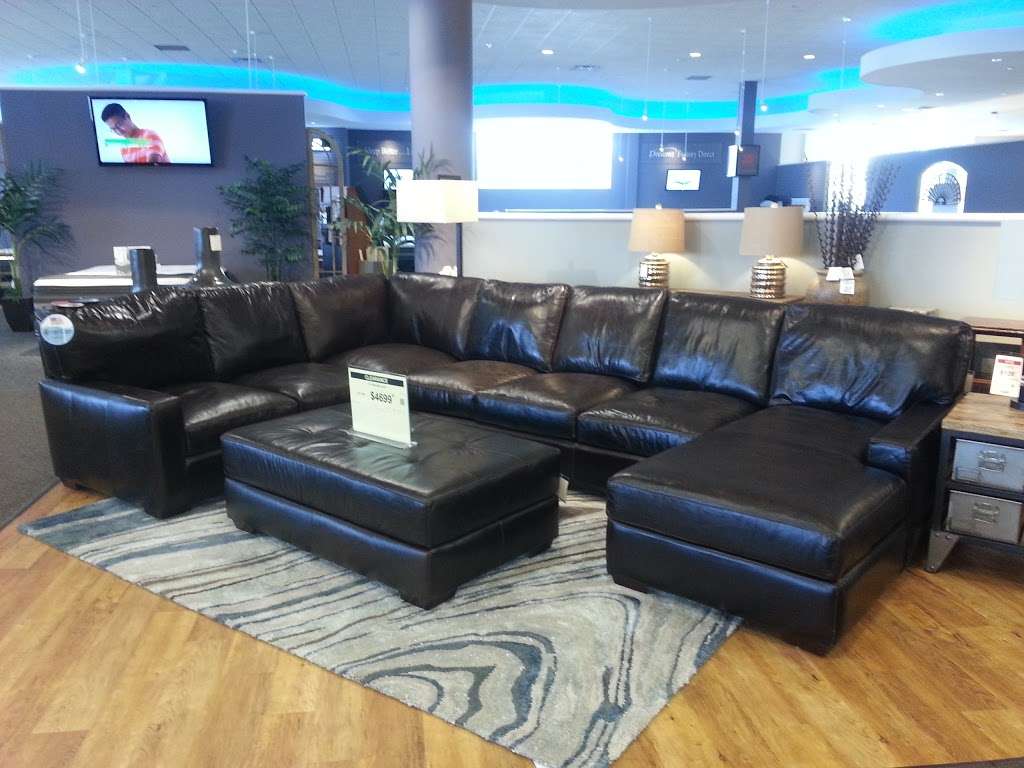 Steinhafels Furniture | 569 N Milwaukee Ave, Vernon Hills, IL 60061, USA | Phone: (847) 281-0050