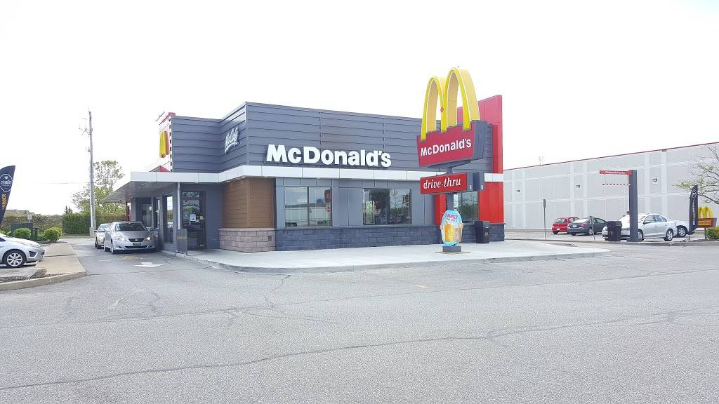 McDonalds | 3195 Howard Ave, Windsor, ON N8X 3Y9, Canada | Phone: (519) 966-0131