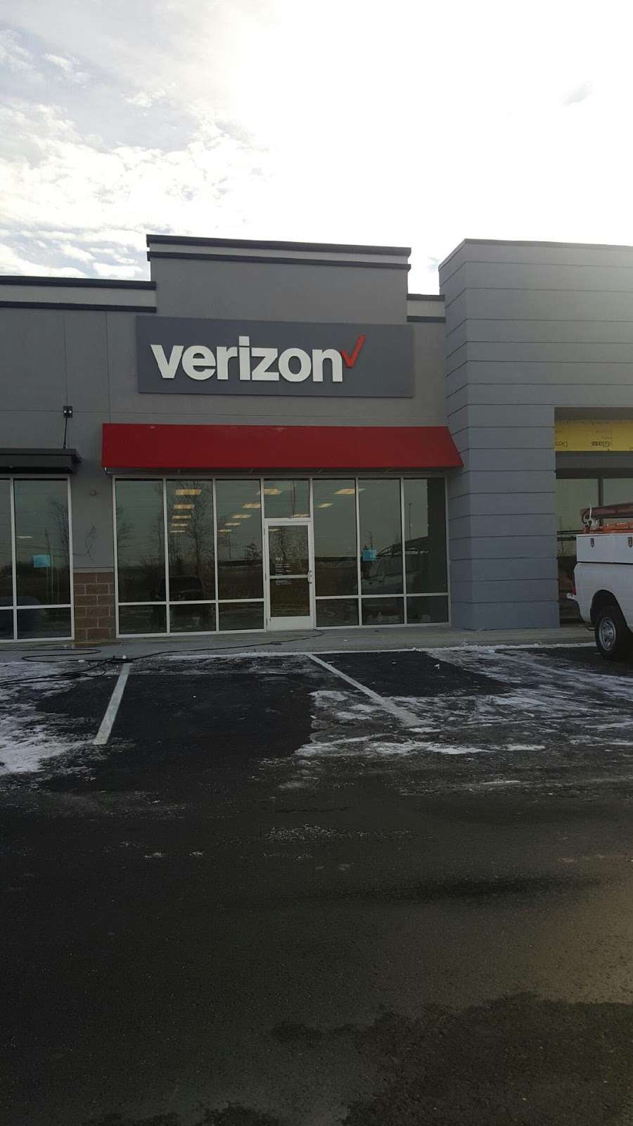 Verizon Authorized Retailer - Wireless Zone | 6321 Crawfordsville Rd Ste E, Indianapolis, IN 46224, USA | Phone: (317) 661-3492