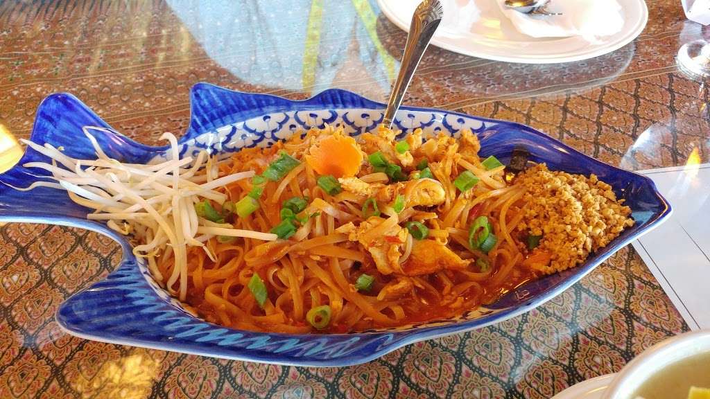 Reign of Thai | 12032 N Cave Creek Rd, Phoenix, AZ 85020, USA | Phone: (602) 328-9000