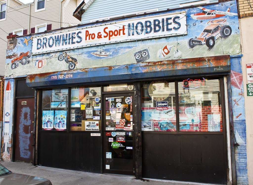 Brownies Pro & Sport Hobbies | 124 Bennett St, Staten Island, NY 10302, USA | Phone: (718) 727-2194
