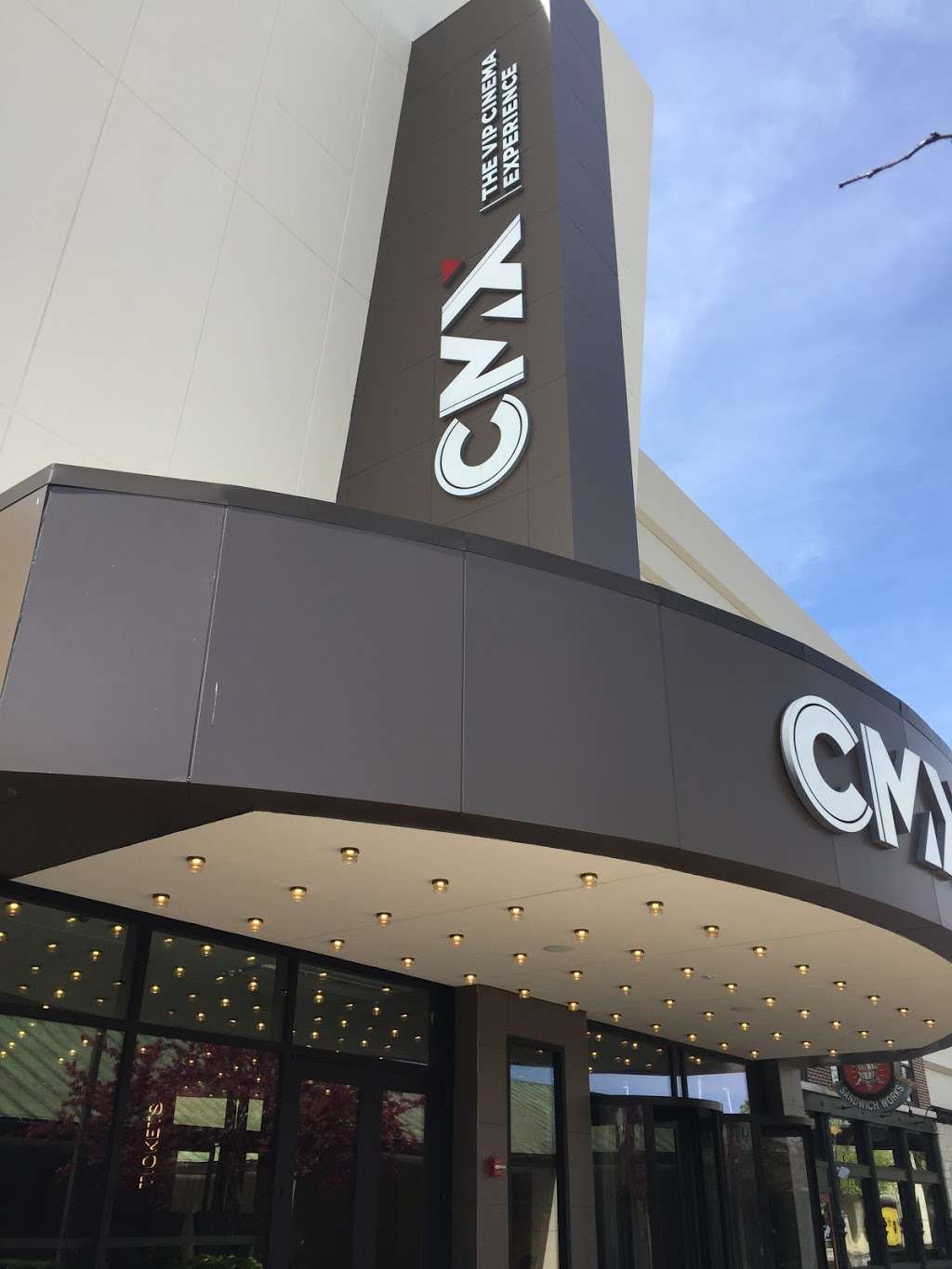 CMX CinéBistro Old Orchard | 4999 Old Orchard Shopping Center, Skokie, IL 60077, USA | Phone: (847) 805-1022