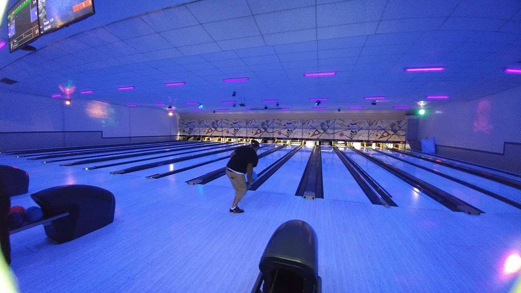 Gardena Bowling Center | 15707 Vermont Ave, Gardena, CA 90247, USA | Phone: (310) 324-1244