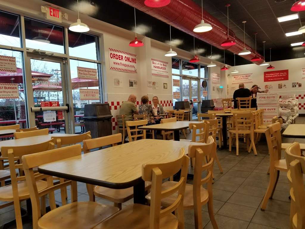 Five Guys | 1520 US Hwy 70 SE, Hickory, NC 28602, USA | Phone: (828) 855-3235