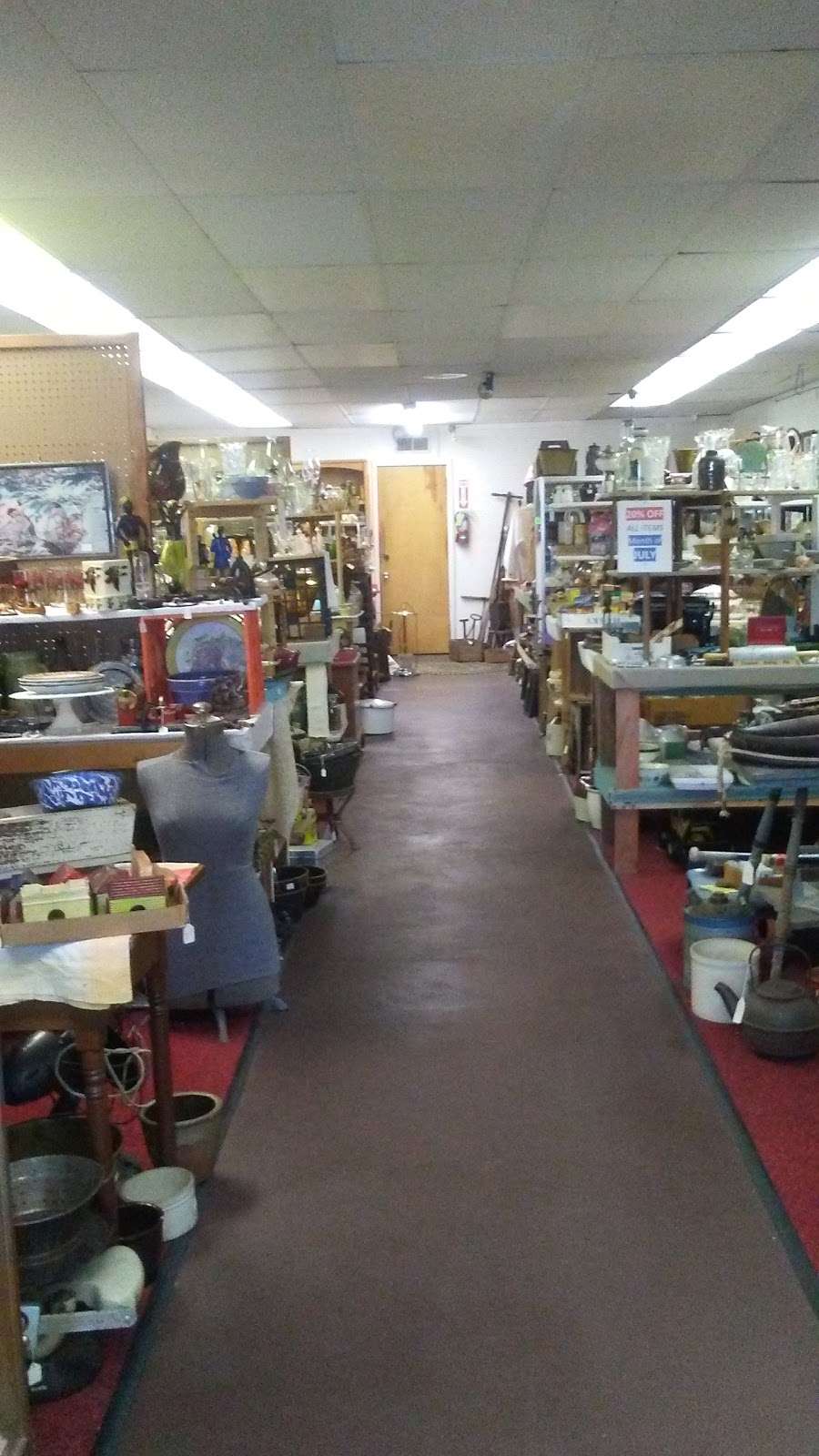 Fayetteville Antique Mall | 3653 Lincoln Way E, Fayetteville, PA 17222, USA | Phone: (717) 352-8485