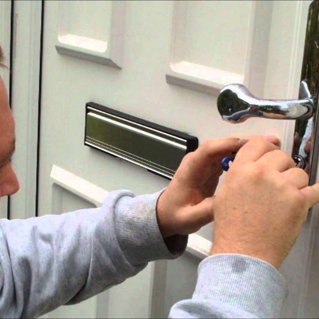 Locksmith Lee | 22 Grove Rd, Sutton SM1 2DF, UK | Phone: 07501 058680