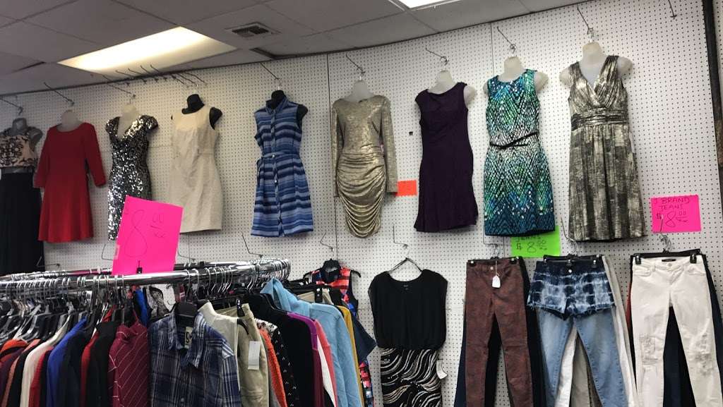 Elegance Fashion Outlet | 105-16 Liberty Ave, Ozone Park, NY 11417, USA | Phone: (718) 669-1303