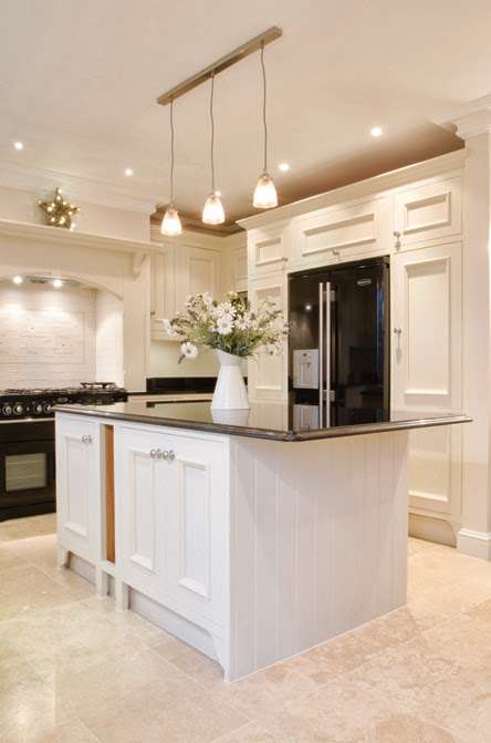 Deburgo Bespoke Kitchens | New Barns Farm Cottage, Roding Ln N, Chigwell IG7 6BJ, UK | Phone: 020 8501 4950