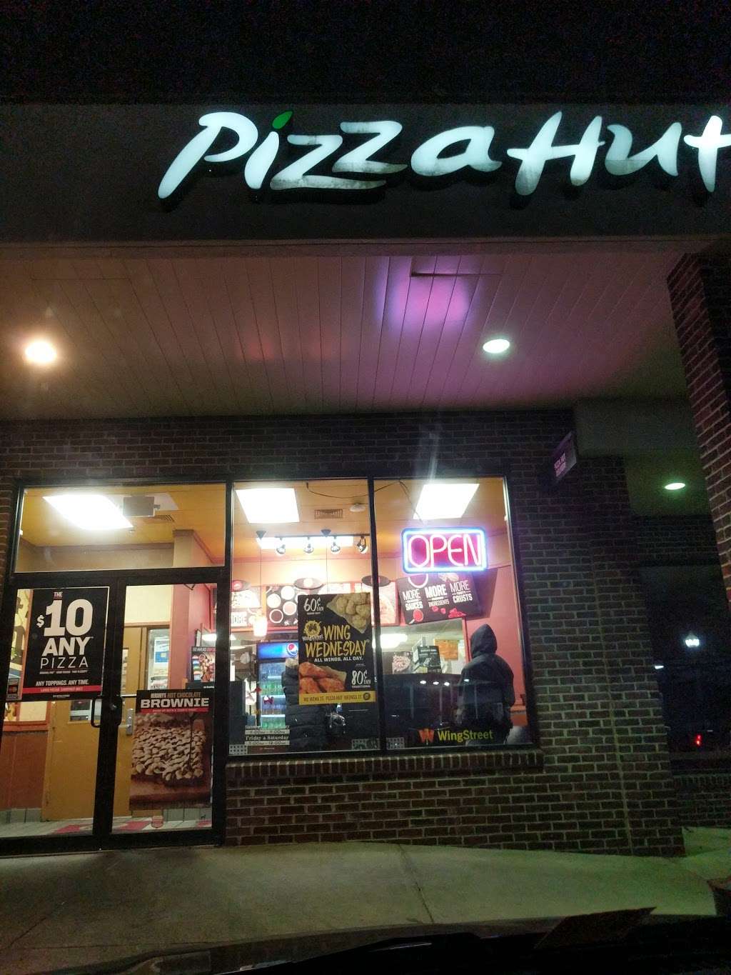 Pizza Hut | 3311 Lee Hwy, Arlington, VA 22207, USA | Phone: (703) 243-3100