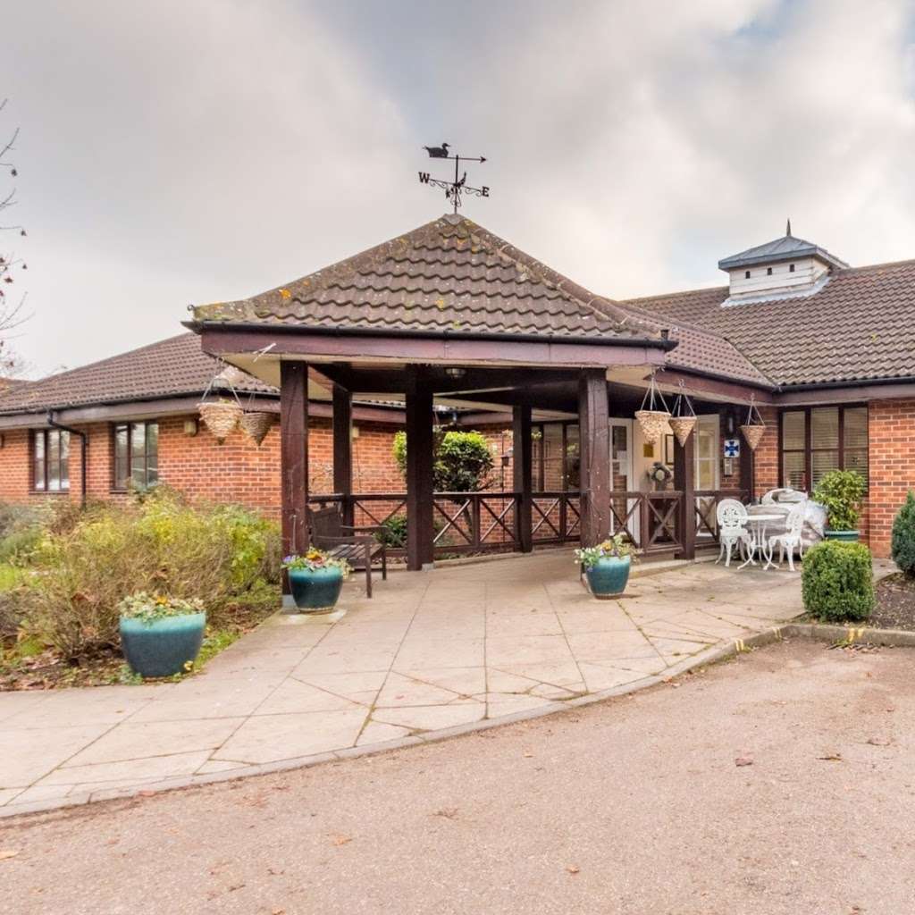 Barchester - Derham House Care Home | Harwood Hall Ln, Upminster RM14 2YP, UK | Phone: 01708 641441