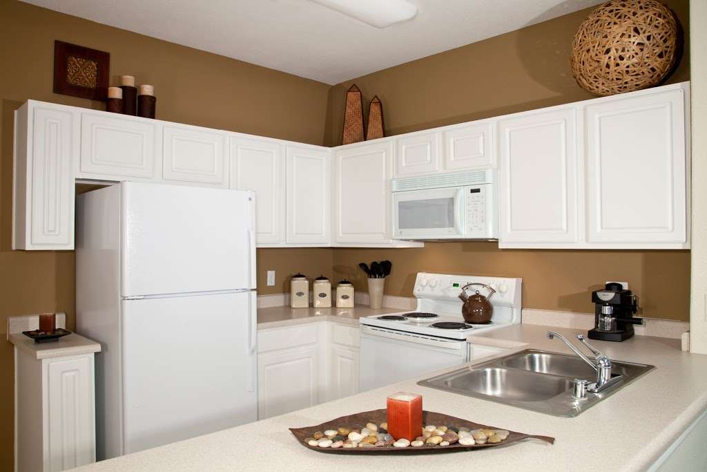 Creekside at Highlands Ranch Apartments | 8857 Creekside Way, Highlands Ranch, CO 80129, USA | Phone: (303) 471-5000