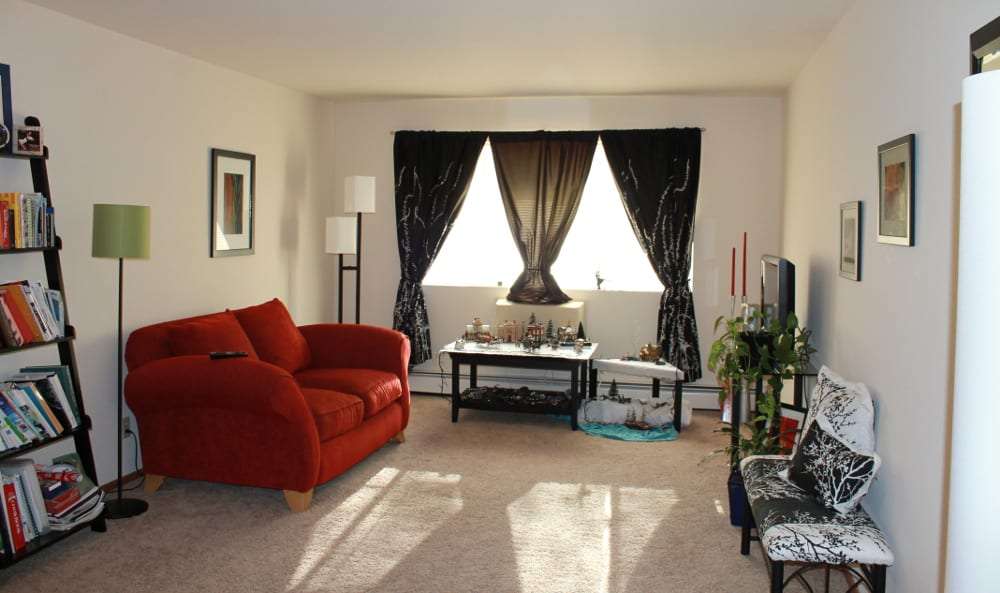 Lincoln Crest Apartments | 2054 S 102nd St #101, West Allis, WI 53227, USA | Phone: (414) 882-8551