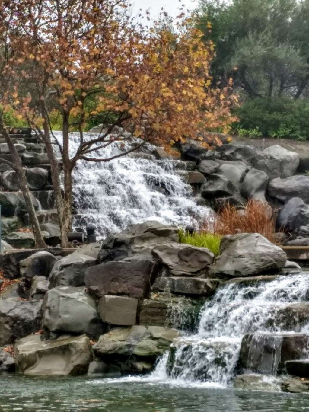 Bollinger Canyon Fountain | Bollinger Canyon Rd & S Chanterella Dr, San Ramon, CA 94582, USA | Phone: (925) 973-2800