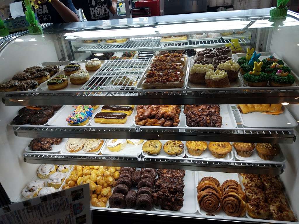 Peñas Donuts & Diner | 10555 Pearland Pkwy, Houston, TX 77089, USA | Phone: (832) 831-9630