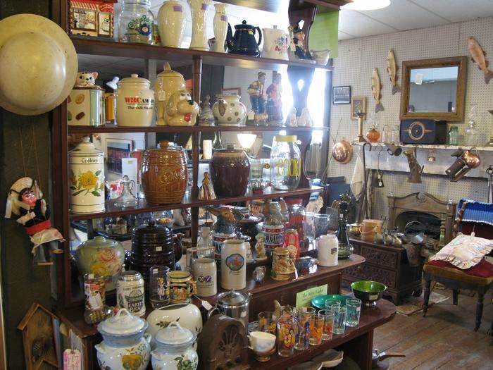 Robeson Antiques, Books, & Collectibles | 3720 Maryland Ave, Ellicott City, MD 21043, USA | Phone: (410) 220-8722
