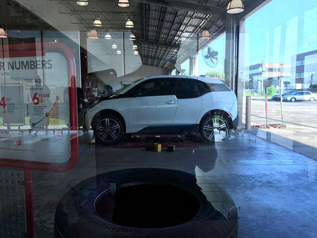 Discount Tire | 9014 Gulf Fwy, Houston, TX 77017, USA | Phone: (713) 946-8683