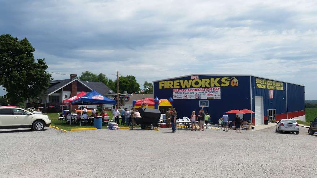 Border War Fireworks | 5323 Rochester Rd, St Joseph, MO 64505, USA | Phone: (816) 273-0073