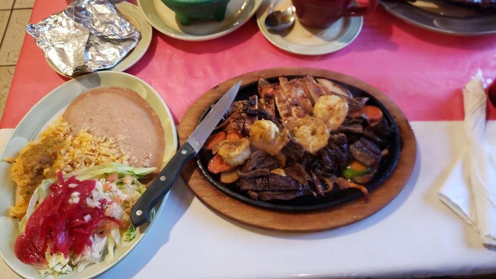 El Fogon The Kitchen Grill Restaurante | 3503, 109 W Avenue G, Conroe, TX 77301, USA | Phone: (936) 539-9990