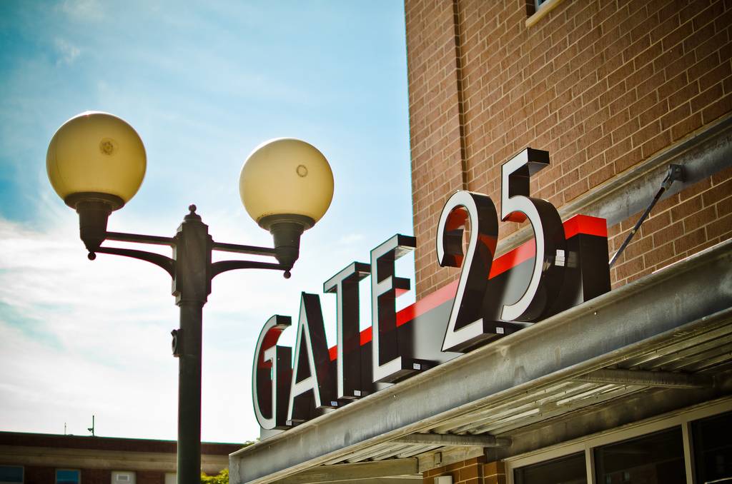 Gate 25 Bar and Restaurant | 300 Canopy St Ste 140, Lincoln, NE 68508, USA | Phone: (402) 261-4140