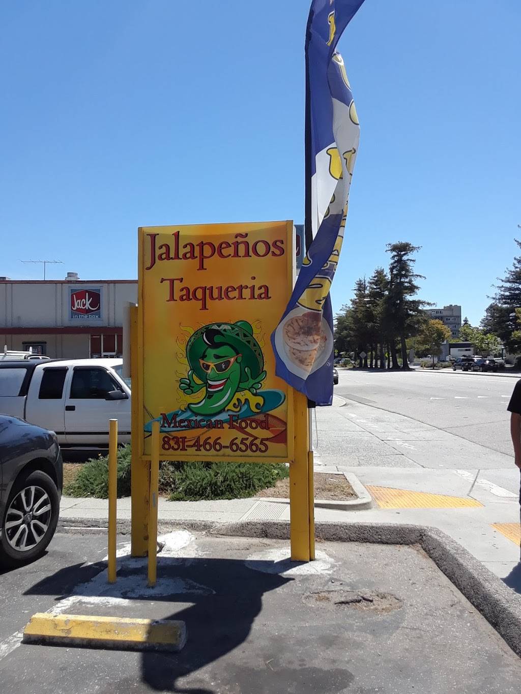 Taqueria Jalapenos y Pupuseria | 107 Leonard St, Santa Cruz, CA 95060, USA | Phone: (831) 466-6565