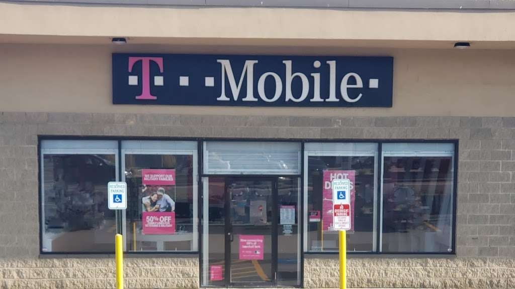 T-Mobile - electronics store  | Photo 3 of 7 | Address: 325 New State Hwy, Raynham, MA 02767, USA | Phone: (508) 692-9612