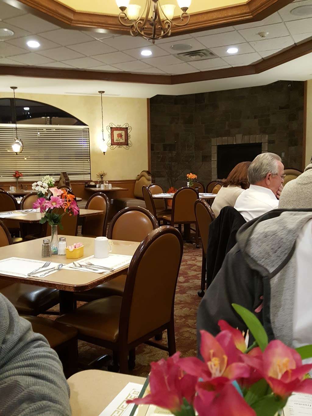Jedis Garden Family Restaurant | 444 W Ridge Rd, Griffith, IN 46319, USA | Phone: (219) 923-9055