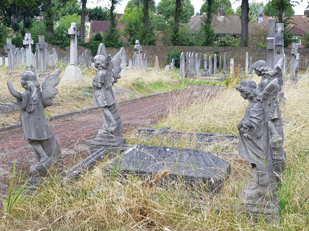 Charlton Cemetery | Cemetery Ln, Charlton, London SE7 8DZ, UK | Phone: 020 8854 0235