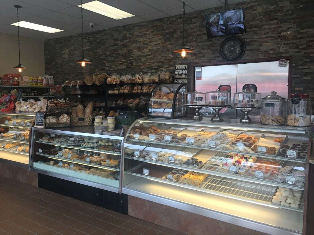 Taunton Ave Bakery | 217 Taunton Ave, East Providence, RI 02914, USA | Phone: (401) 434-3450