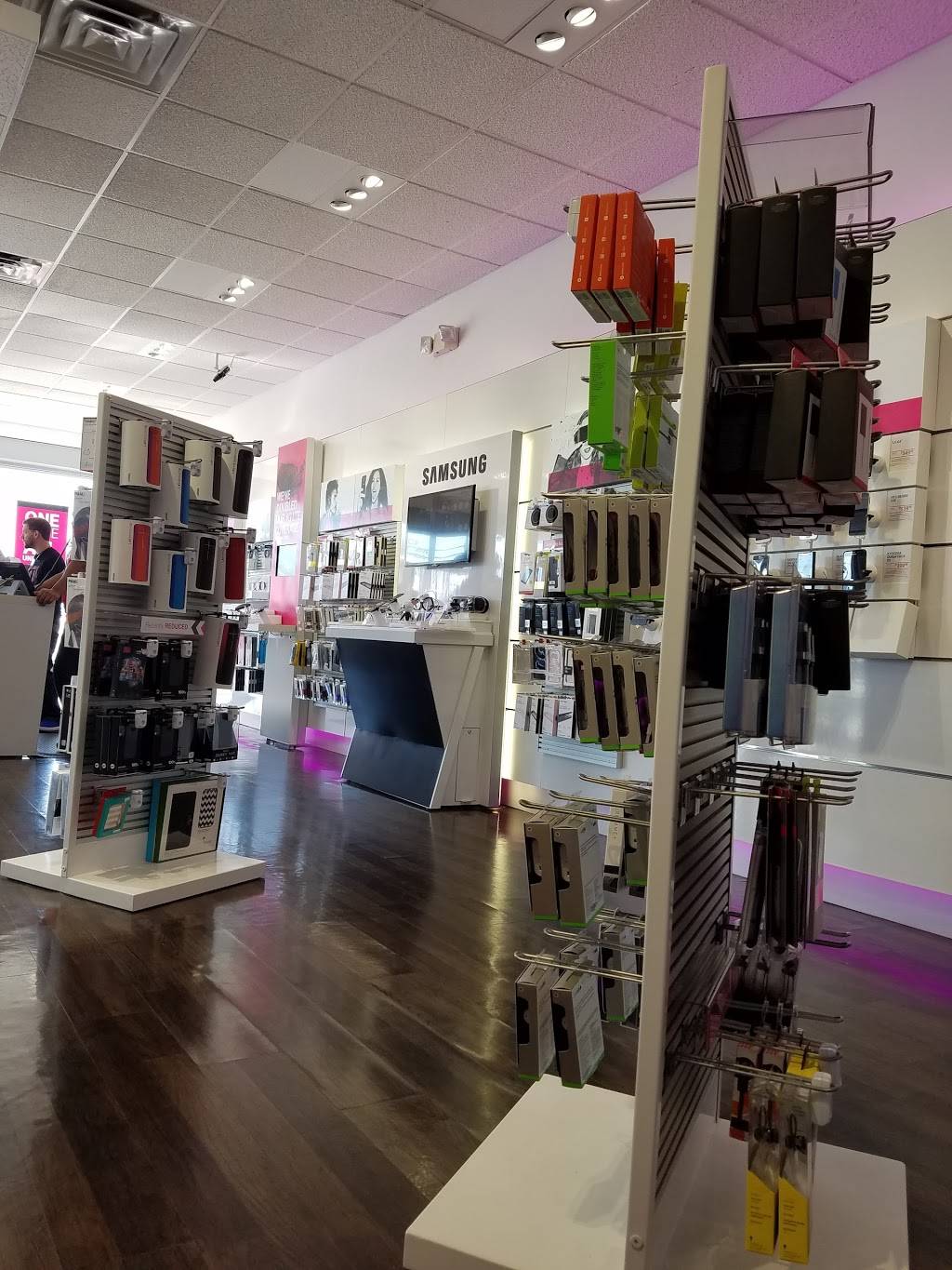 T-Mobile | 2190 Walden Ave #900, Cheektowaga, NY 14225, USA | Phone: (716) 684-1720