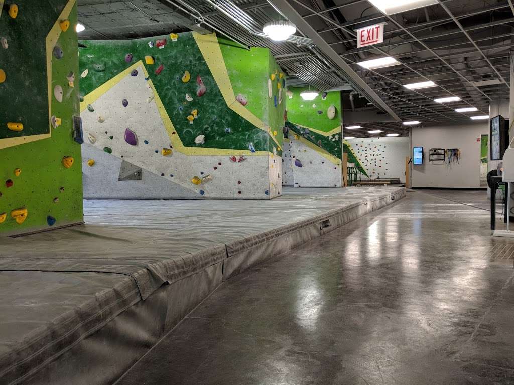 First Ascent Uptown | 4718 N Broadway, Chicago, IL 60640, USA | Phone: (773) 275-1212