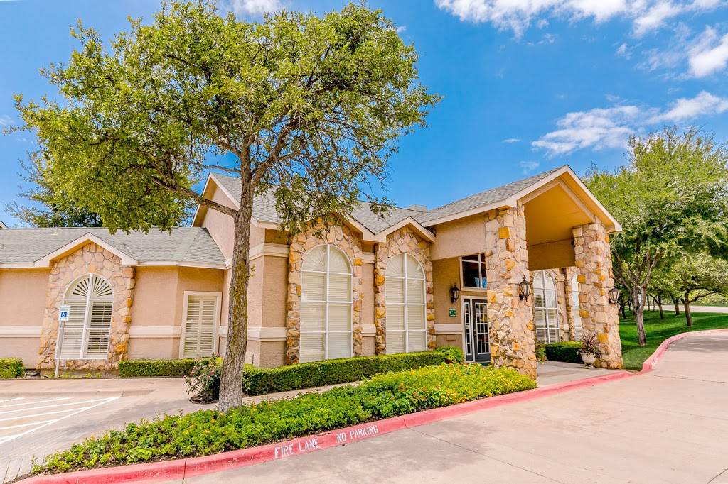 Oakmont of Bear Creek Apartments | 2121 Bear Creek Pkwy, Euless, TX 76039, USA | Phone: (817) 835-9193