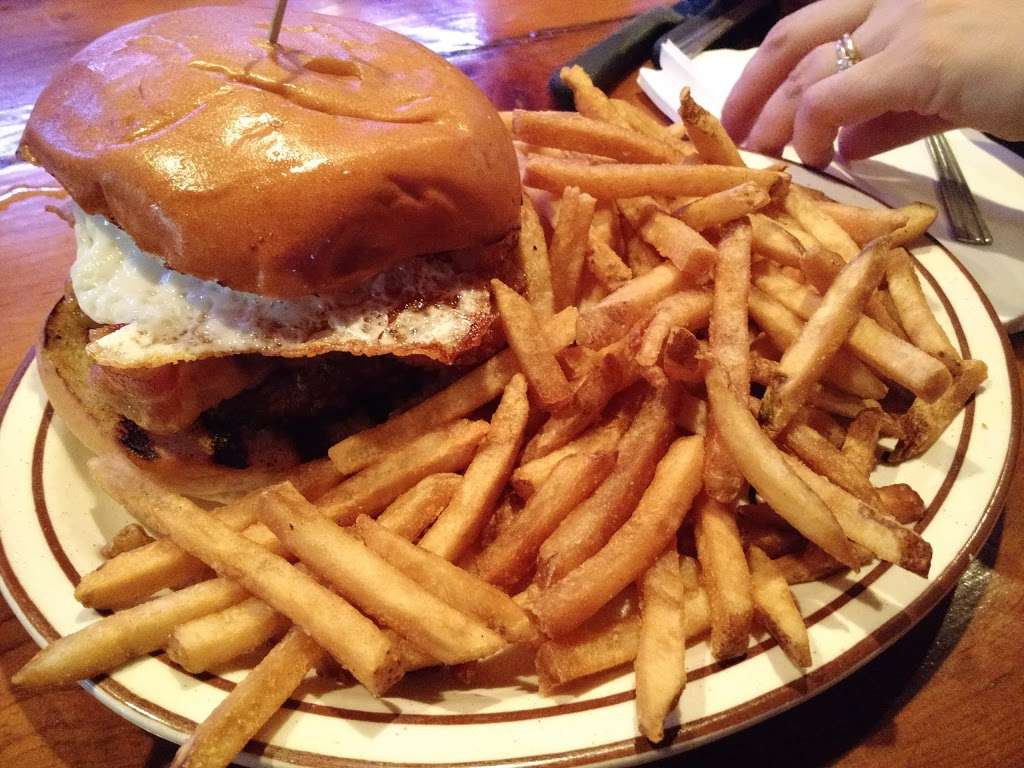 Brunos Bar + Burger | 856 Western Ave, Lynn, MA 01905, USA | Phone: (781) 596-2342