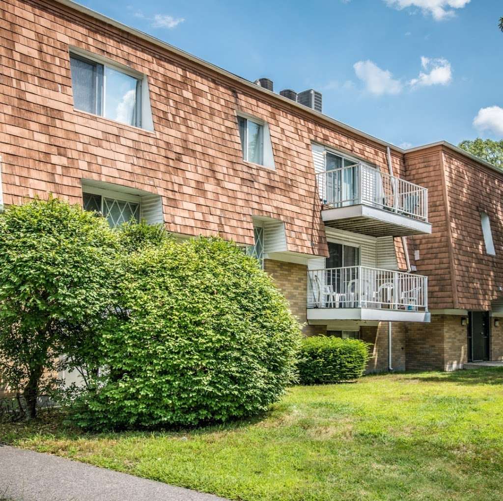 Rolling Green Apartments | 1 Rolling Green Dr, Milford, MA 01757, USA | Phone: (508) 478-0400