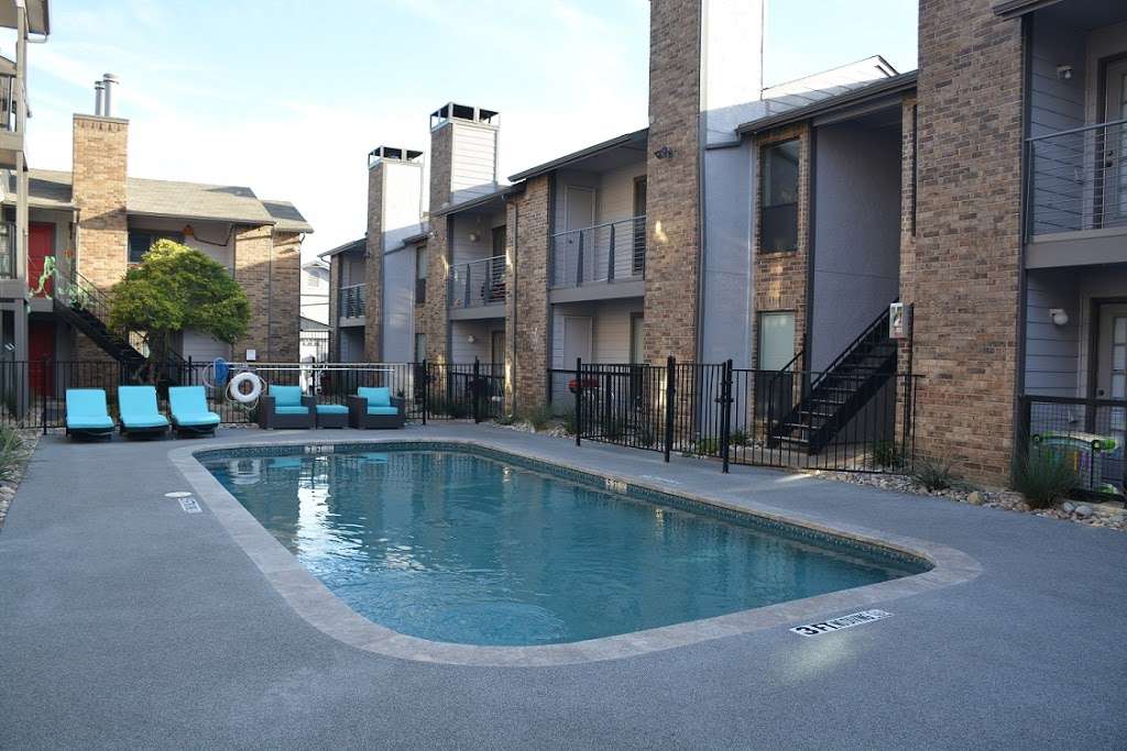 Lakewood on Henderson Apartments | 200 N Henderson Ave, Dallas, TX 75214, USA | Phone: (214) 370-3386