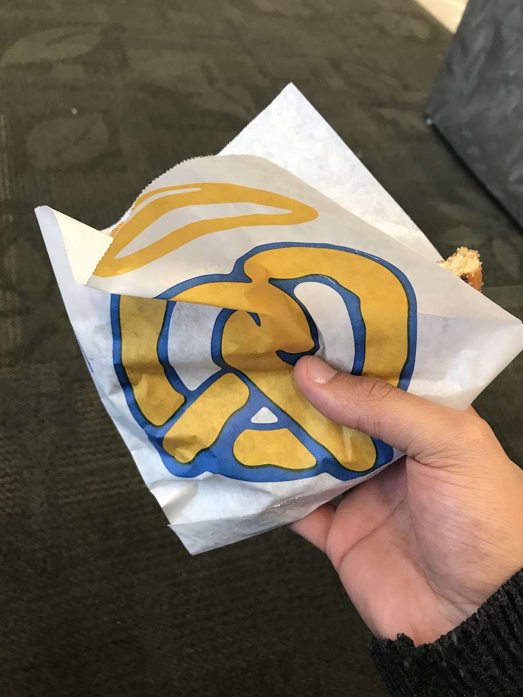 Auntie Annes | 7800 Col. H. Weir Cook Memorial Dr, Indianapolis, IN 46241 | Phone: (317) 238-7625