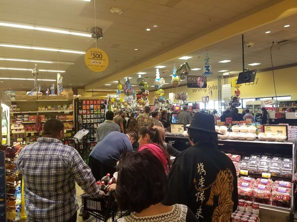 Vons, 13730 Foothill Blvd, Sylmar, CA 91342, USA
