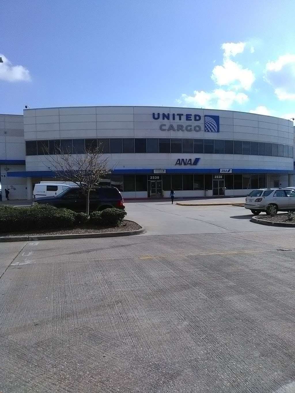 United Airlines Cargo | 3230 Pallet Rd, Houston, TX 77032 | Phone: (800) 822-2746