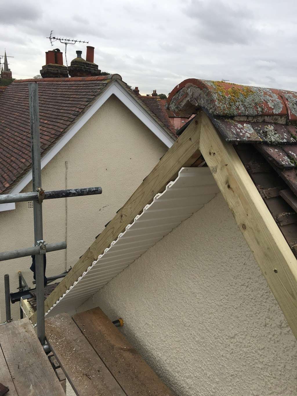 Affordable roofline | 74 Nutcroft, Datchworth, Stevenage SG3 6TG, UK | Phone: 07983 176318