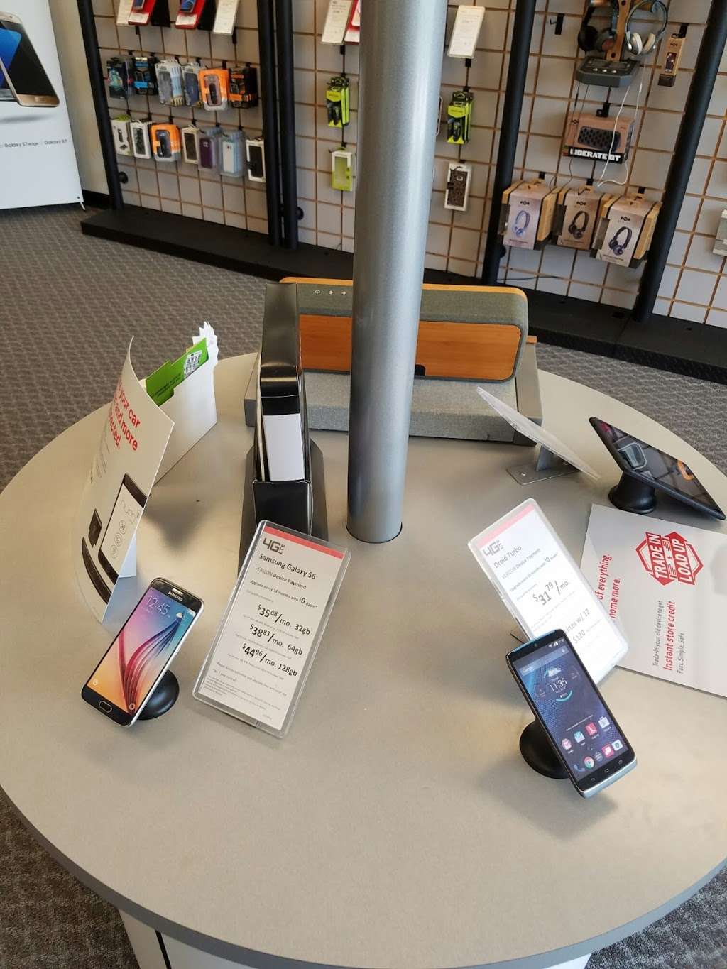 Verizon Authorized Retailer – Russell Cellular | 287 N, KS-7, Olathe, KS 66061, USA | Phone: (913) 782-1700