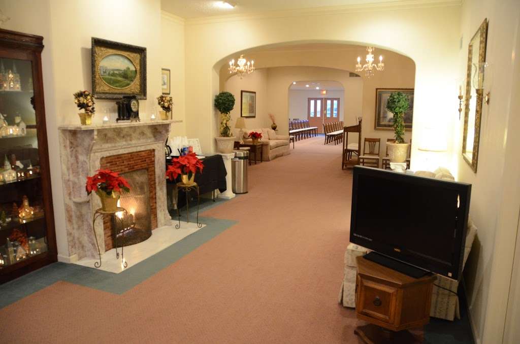 Yonke & Son Funeral Home | 205 Prospect Ave, Pewaukee, WI 53072, USA | Phone: (262) 691-1900