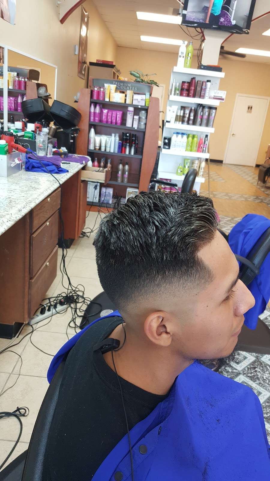 Wendys Hair Salon & Barber Shop | 11423 Veterans Memorial Dr, Houston, TX 77067, USA | Phone: (281) 866-0277