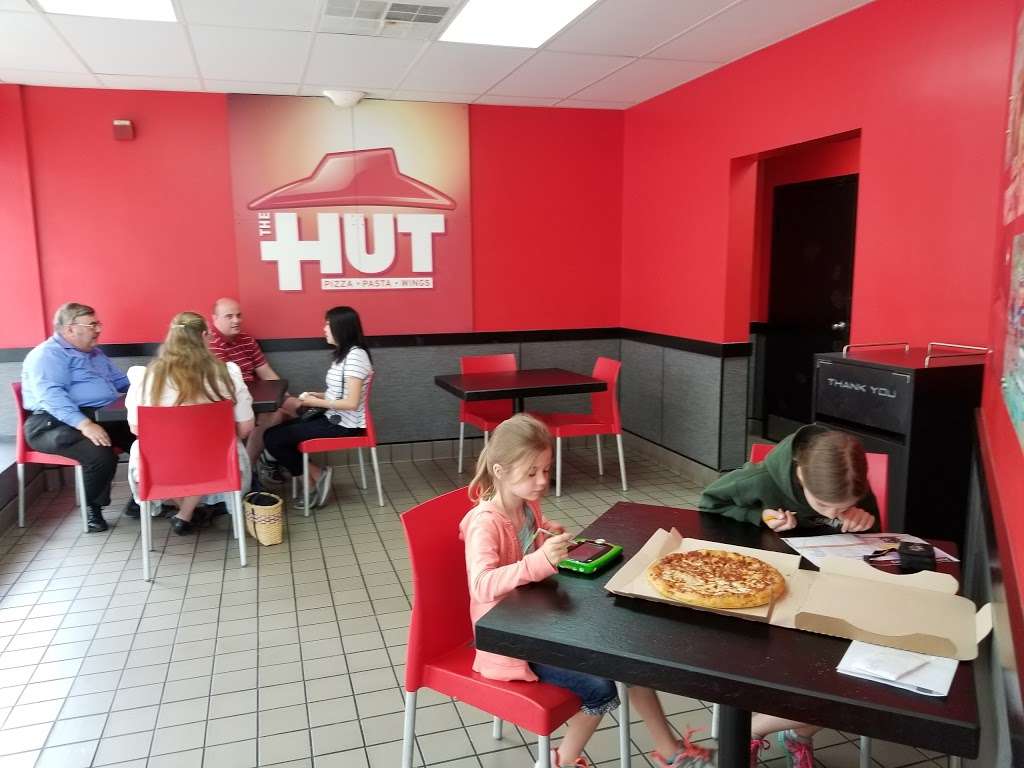 Pizza Hut | 180 Main St, West Orange, NJ 07052 | Phone: (973) 669-1700