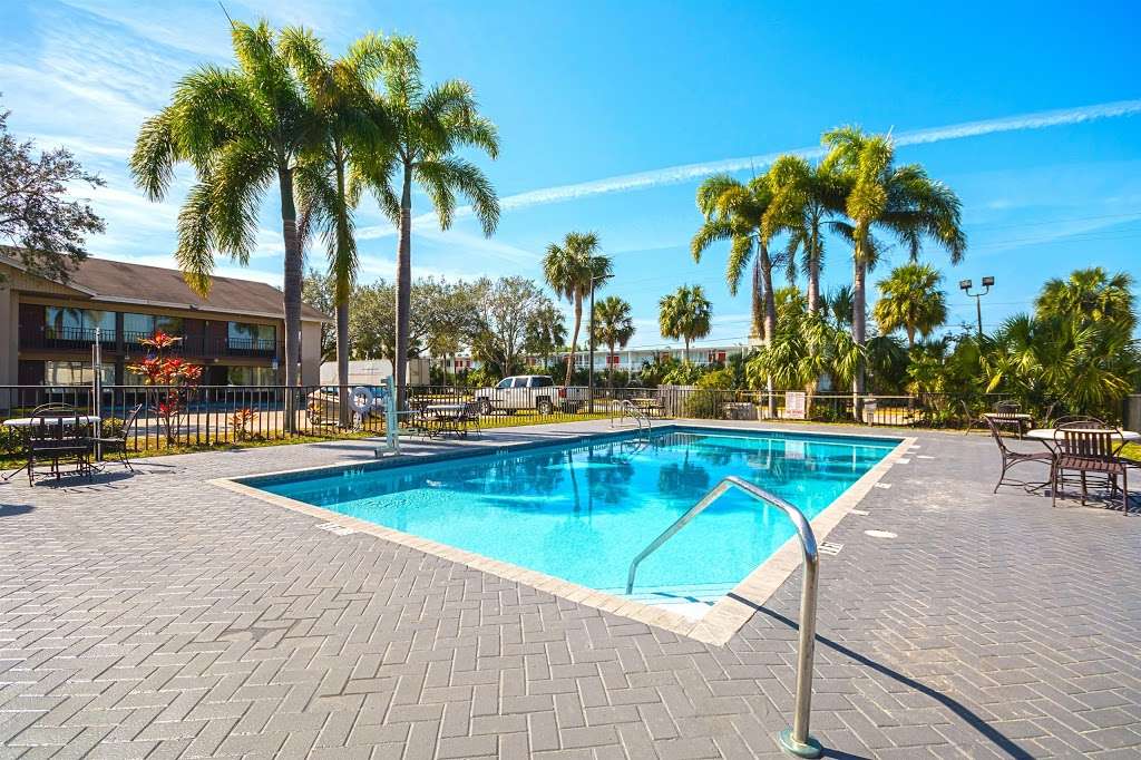 Americas Best Value Inn & Suites Melbourne | 4431 W New Haven Ave, Melbourne, FL 32904, USA | Phone: (321) 768-8439